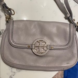 gray tory burch crossbody